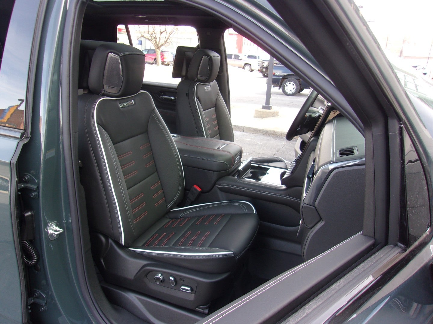 2025 GMC Yukon AT4 Ultimate