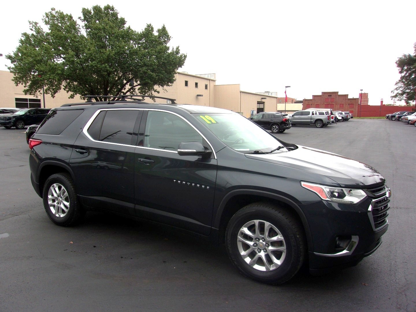 Used 2019 Chevrolet Traverse 1LT with VIN 1GNERGKWXKJ201964 for sale in Kansas City