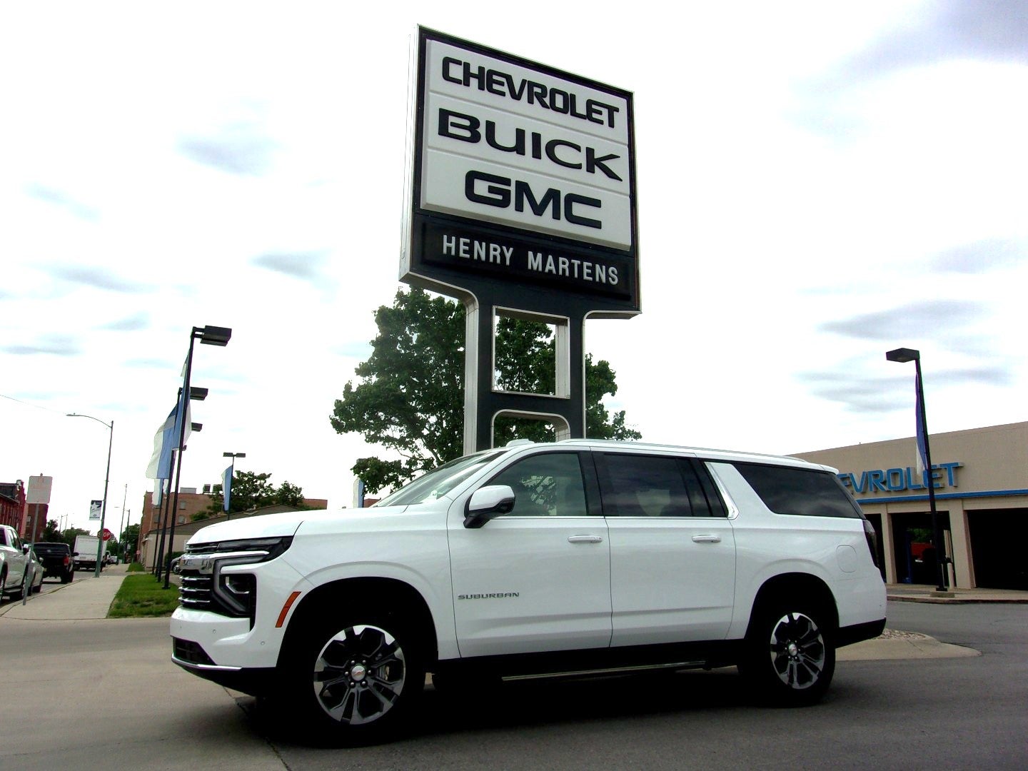 2026 Chevrolet Suburban LT