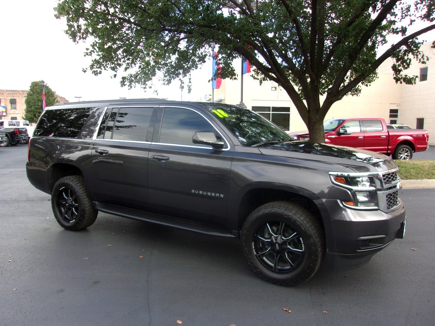 Used 2018 Chevrolet Suburban LT with VIN 1GNSKHKC3JR331782 for sale in Kansas City