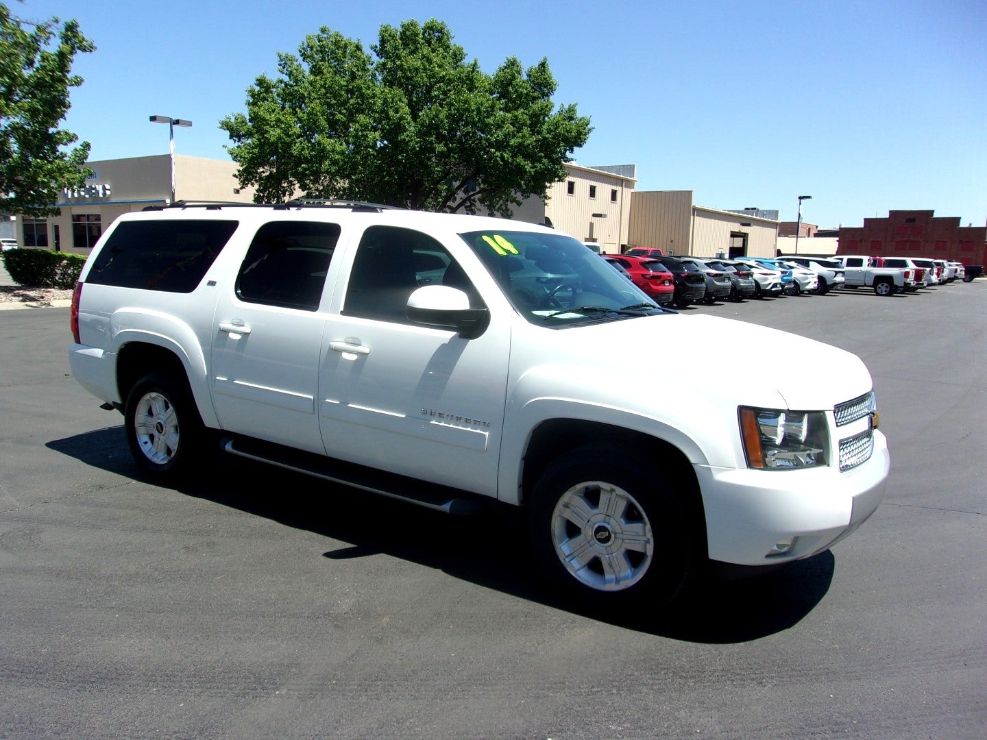 Used 2014 Chevrolet Suburban LT with VIN 1GNSKJE77ER155797 for sale in Leavenworth, KS