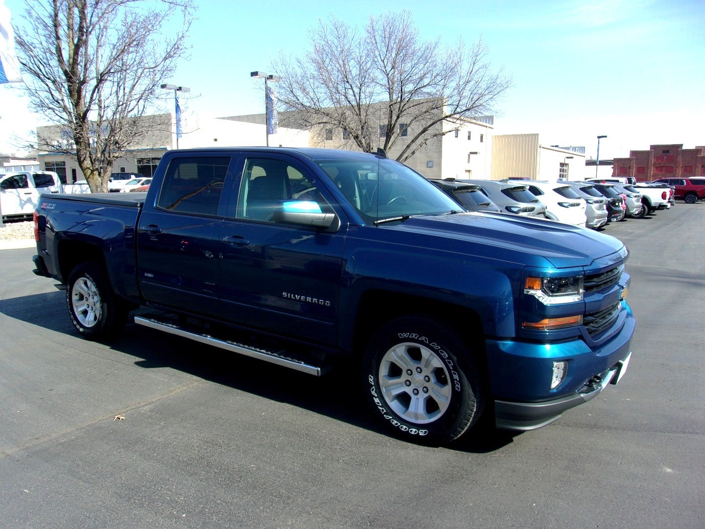 Used 2016 Chevrolet Silverado 1500 LT with VIN 3GCUKREC8GG212203 for sale in Kansas City