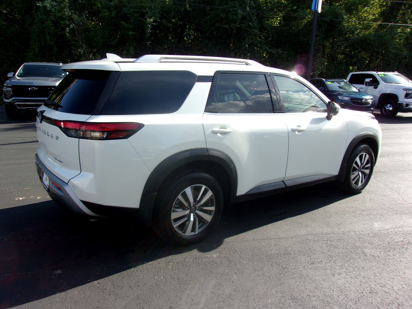 2024 Nissan Pathfinder SL