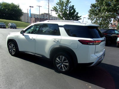 2024 Nissan Pathfinder SL