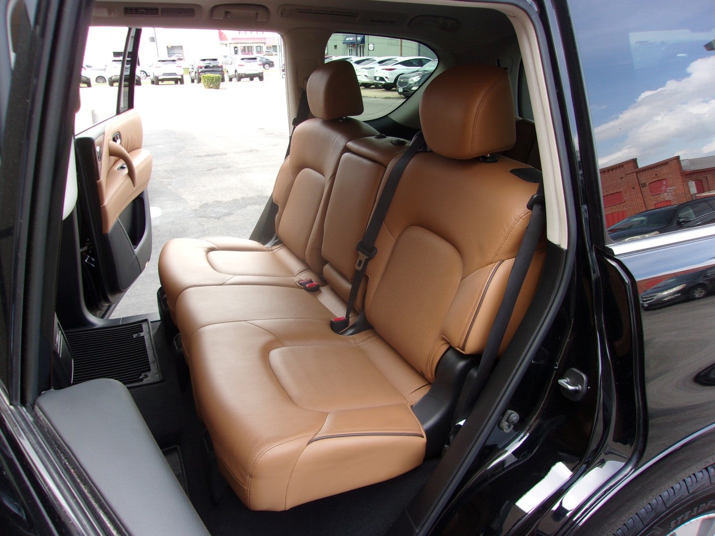 2016 INFINITI QX80 Base