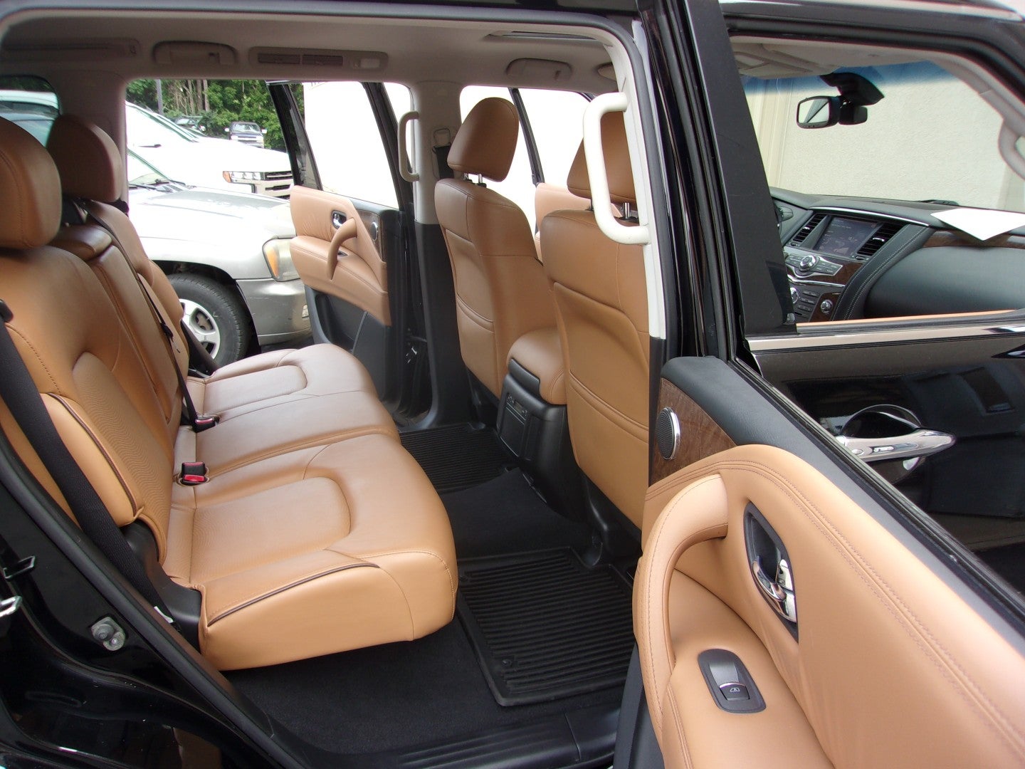 2016 INFINITI QX80 Base