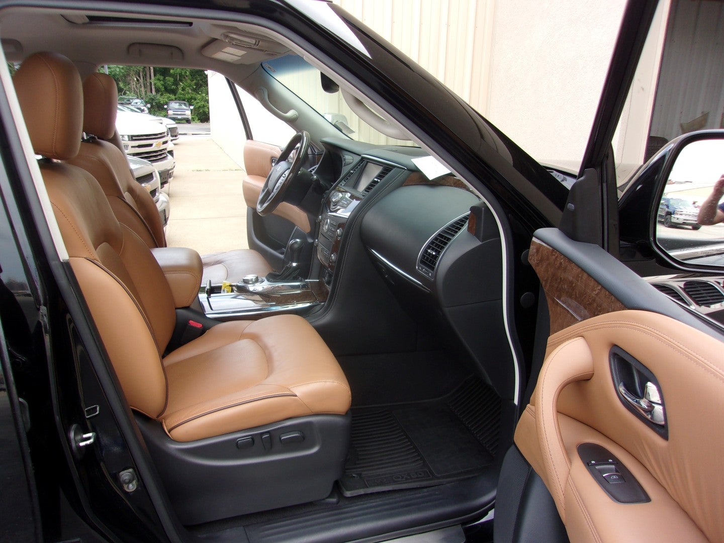 2016 INFINITI QX80 Base