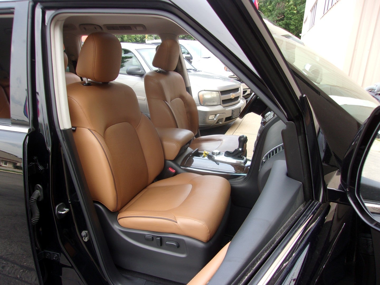 2016 INFINITI QX80 Base