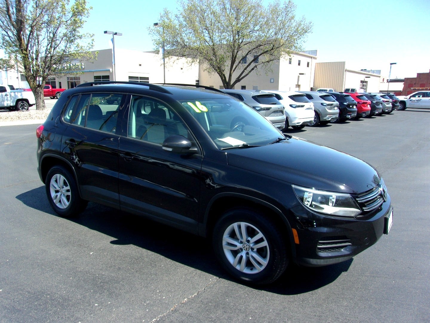 Used 2016 Volkswagen Tiguan S with VIN WVGAV7AX0GW583490 for sale in Kansas City